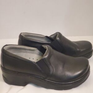 Klogs Women's Black Leathe Clogs Non Slip Sole.